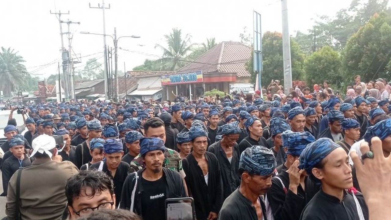 Ribuan warga Badui Luar dan Dalam akan turun gunung untuk merayakan tradisi Seba Gede, membawa hasil bumi sebagai ungkapan syukur dan menjalin silaturahmi dengan kepala daerah.