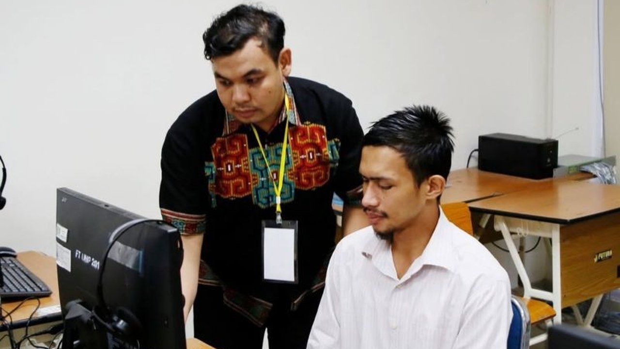 Universitas Negeri Padang (UNP) berkomitmen sebagai kampus inklusif dengan menyediakan layanan ramah disabilitas dalam UTBK SNBT 2025, melayani lima peserta berkebutuhan khusus.