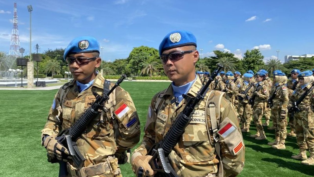 Dua prajurit TNI, Pratu Marinir Eggy Afrianto dan Praka Nofrian Syah Putra, selamat dari serangan Israel di Lebanon Selatan pada Oktober 2024, berbagi kisah heroik mereka.