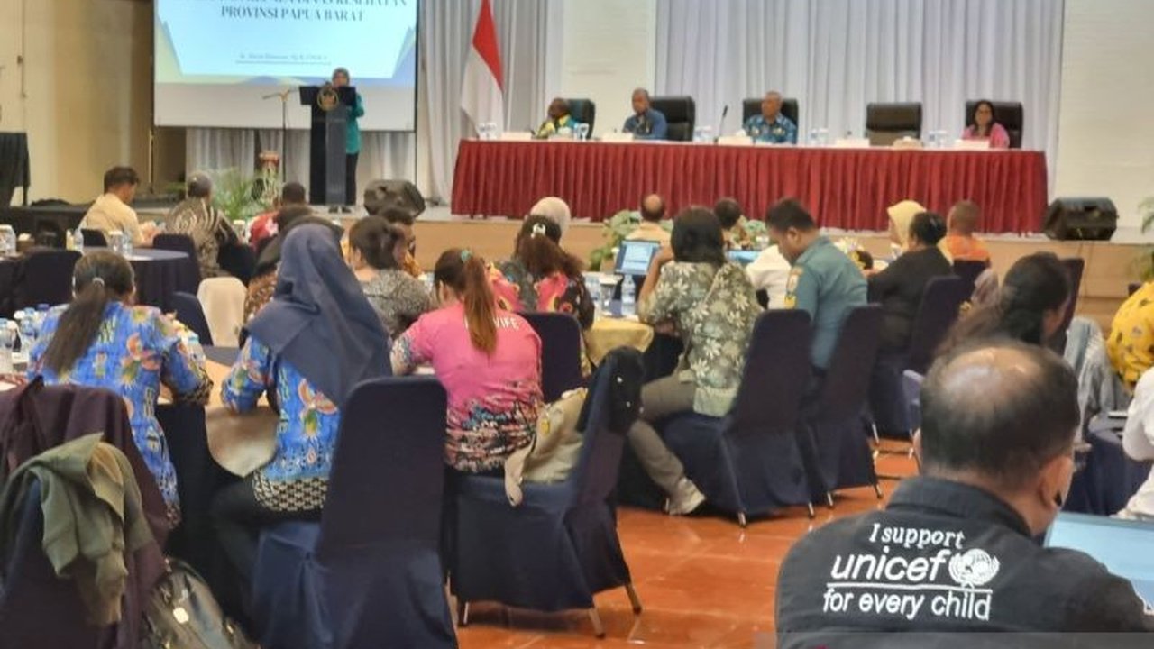 Dinas Kesehatan Papua Barat melakukan evaluasi program penanganan malaria dan TB tahun 2024 untuk merumuskan strategi pengendalian yang lebih efektif di tahun 2025, dengan fokus pada tiga kabupaten endemis tinggi dan peningkatan akses layanan kesehatan.