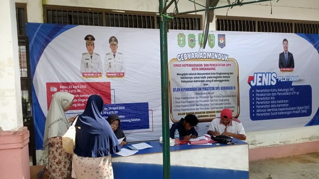 Ditjen Dukcapil gencar melakukan layanan jemput bola administrasi kependudukan di Singkawang dan Sambas, Kalimantan Barat, untuk mendekatkan layanan dan meningkatkan kesadaran masyarakat akan pentingnya dokumen kependudukan.