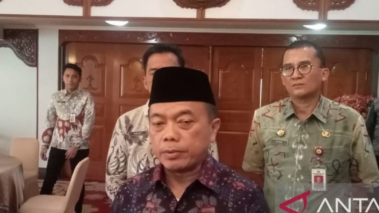 Gubernur Jambi, Al Haris, mendesak Apdesi Provinsi Jambi membentuk badan advokasi untuk melindungi kepala desa dari permasalahan hukum terkait pengelolaan dana desa dan pemerintahan desa.
