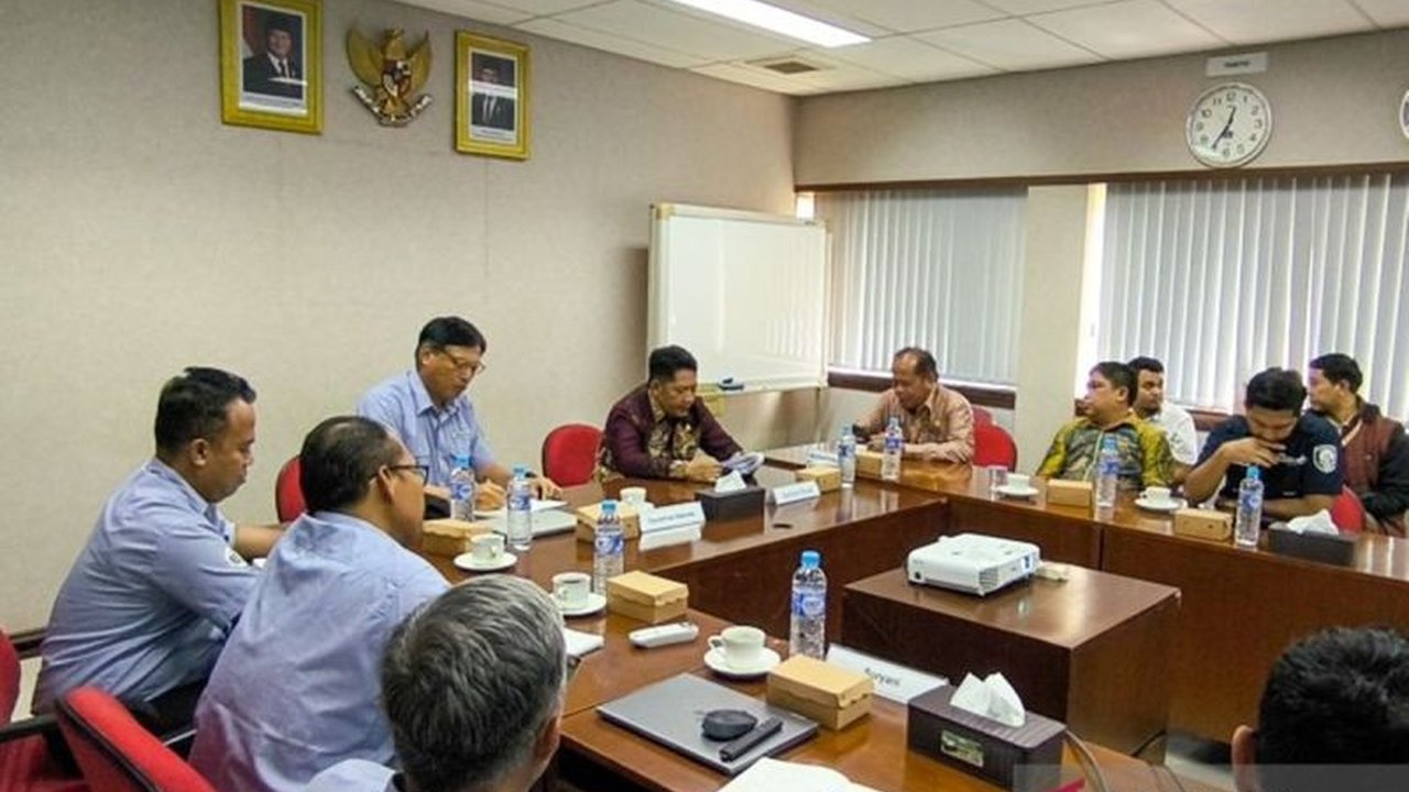 Pemkab HST bermitra dengan PT Bridgestone Kalimantan Plantation untuk mendampingi petani karet dan meningkatkan kualitas produksi karet, demi peningkatan ekonomi kerakyatan.