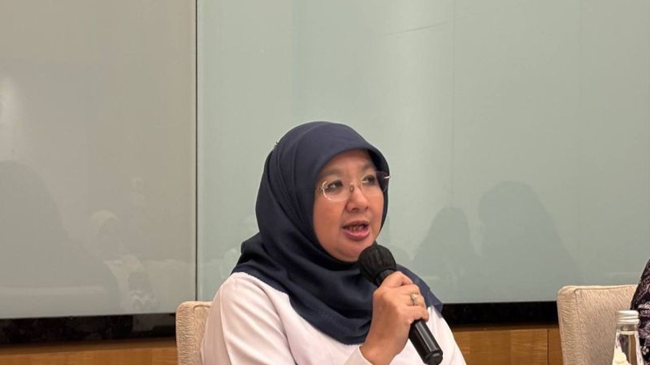 Kementerian Kesehatan gencar melakukan skrining dan vaksinasi HPV untuk eliminasi kanker serviks di Indonesia pada 2030, dengan target 90 persen anak usia di bawah 15 tahun mendapatkan vaksinasi.