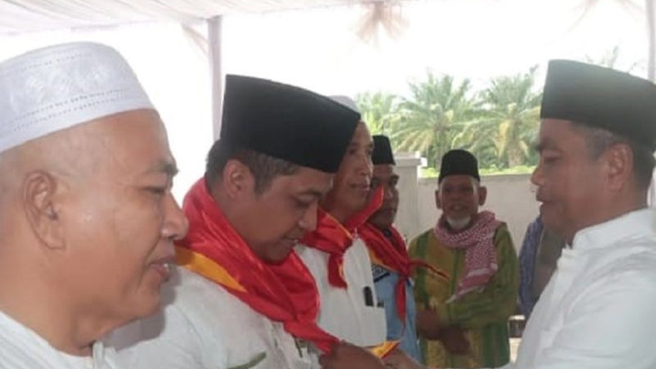 Bupati Serdang Bedagai, Darma Wijaya, mengingatkan 286 calon haji asal daerah tersebut untuk menjaga pola makan, kesehatan, dan meluruskan niat ibadah haji sebelum berangkat ke Tanah Suci pada Mei 2025.