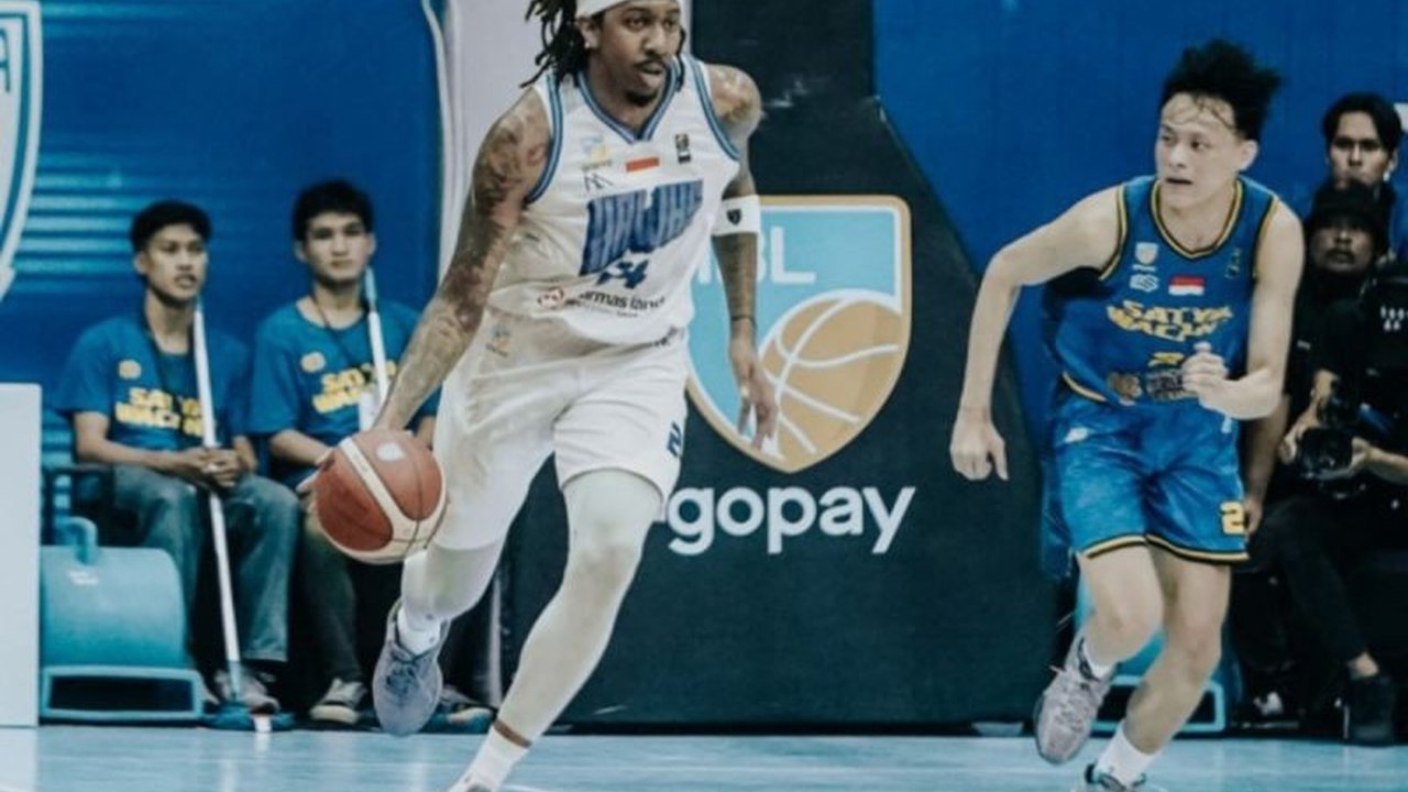 Stephaun Branch, Christopher Bryant, dan Jarred Shaw, tiga pemain asing Tangerang Hawks, menjadi kunci keberhasilan tim mempertahankan posisi di zona playoffs IBL 2025 dengan performa impresif dan kerja sama tim yang solid.