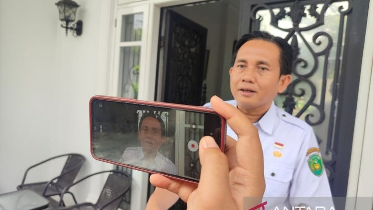 Pemerintah Kota Bengkulu, BPOM, dan MUI Provinsi Bengkulu terus melakukan pengawasan ketat terhadap produk pangan, memastikan tidak ada jajanan anak yang mengandung unsur babi meskipun beberapa produk serupa telah ditemukan di tempat lain.