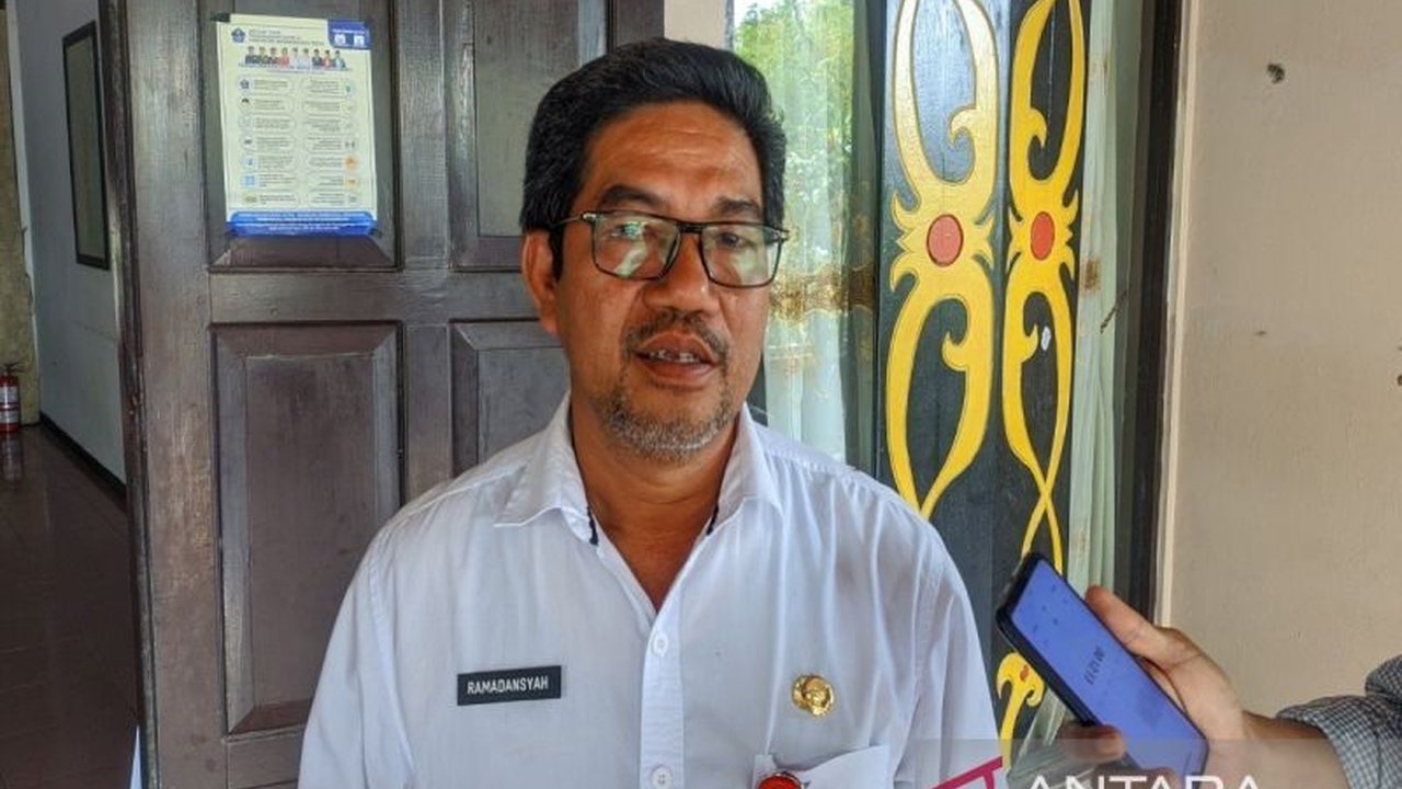Bapenda Kotim laporkan realisasi pajak kendaraan bermotor (PKB) dan bea balik nama kendaraan bermotor (BBNKB) hingga April 2025 mencapai Rp9,6 miliar dan Rp8,8 miliar, dengan sosialisasi plat nomor KH-F digencarkan.