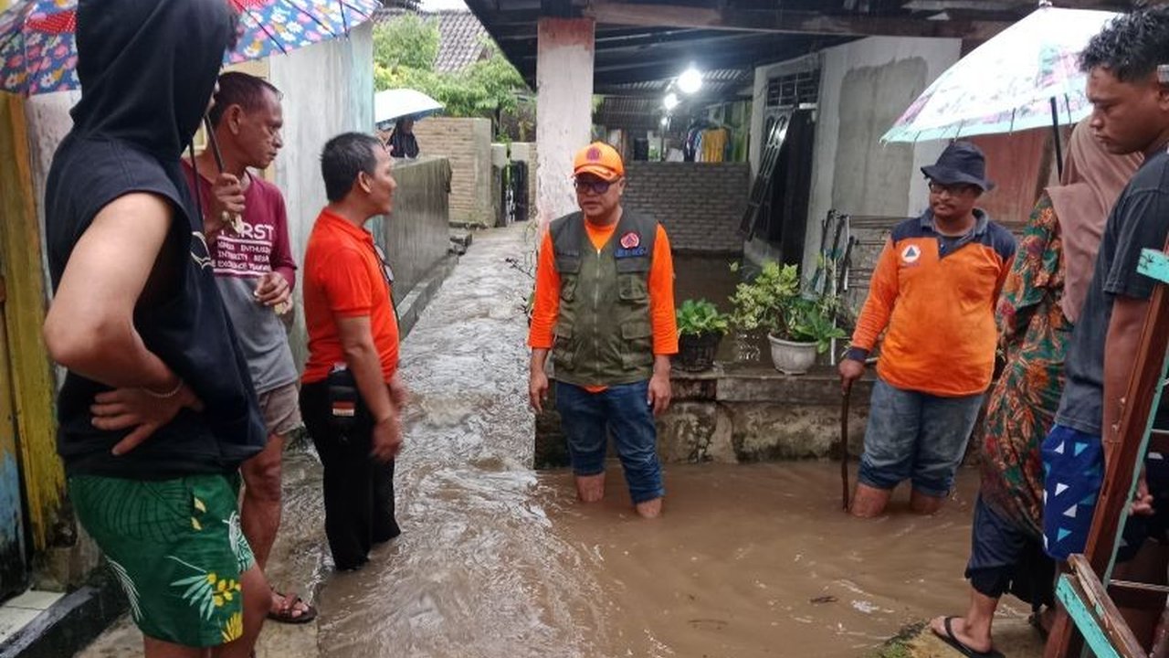 Banjir akibat curah hujan tinggi di Lampung Selatan merendam 38 desa di sembilan kecamatan, BPBD setempat melakukan pemantauan intensif dan memastikan tidak ada korban jiwa.