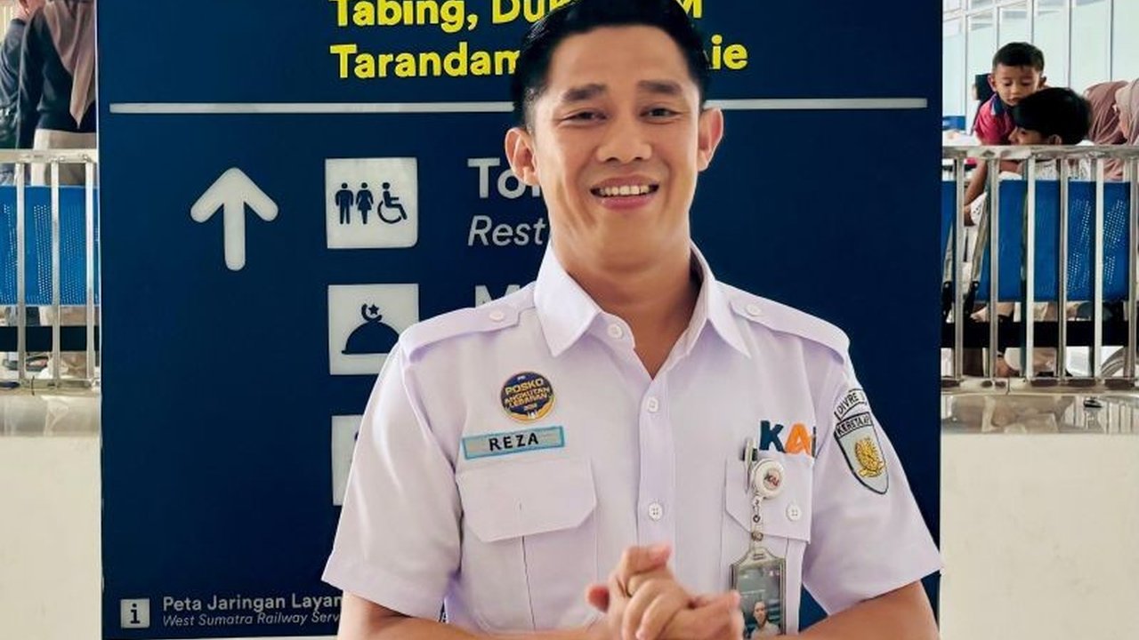 Aksi heroik petugas KAI Divre II Sumbar berhasil menggagalkan percobaan bunuh diri seorang terduga ODGJ di rel kereta api Lubuk Buaya, Padang, Kamis lalu.