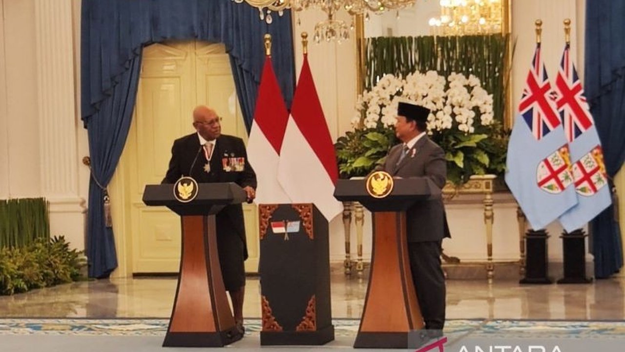 Presiden Prabowo Subianto menekankan pentingnya hubungan Indonesia-Fiji, merencanakan kerja sama militer dan beasiswa bagi pemuda Fiji, dalam rangka memperingati 50 tahun hubungan diplomatik kedua negara.