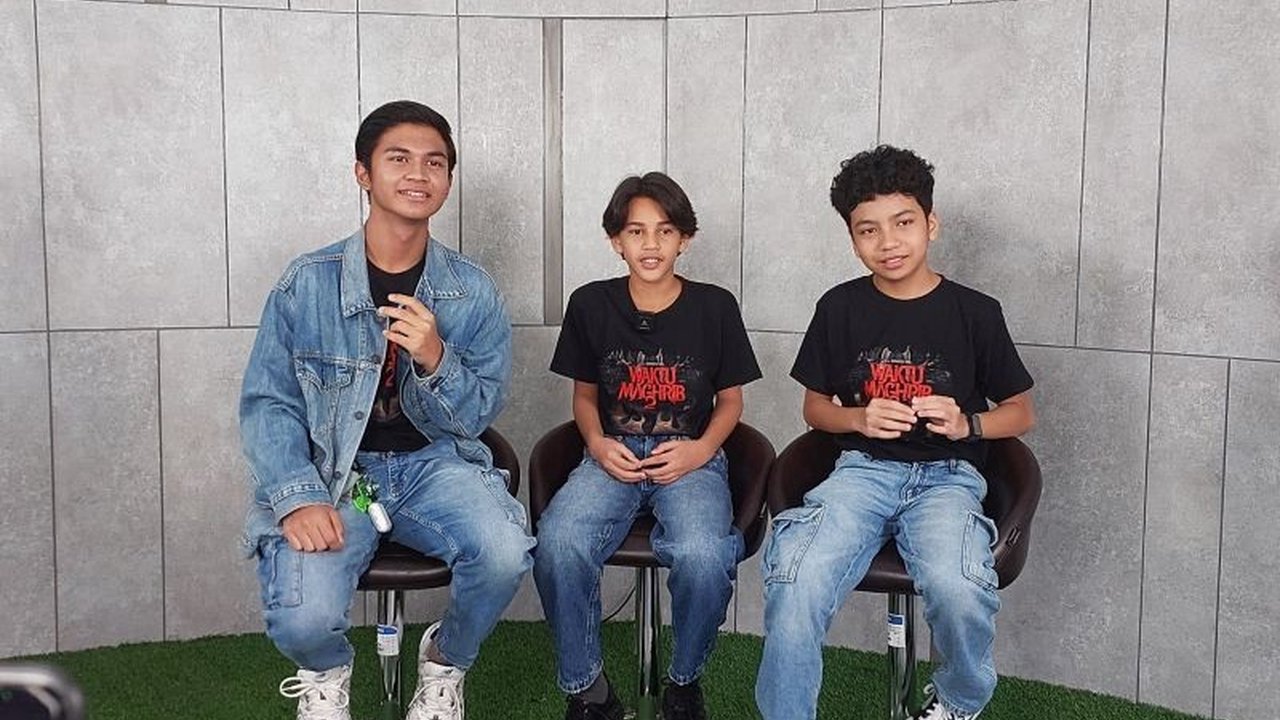 Film Waktu Maghrib 2 hadir dengan teror lebih seram, skala cerita lebih besar, dan banyak karakter baru yang siap membuat penontonnya bergidik ketakutan.