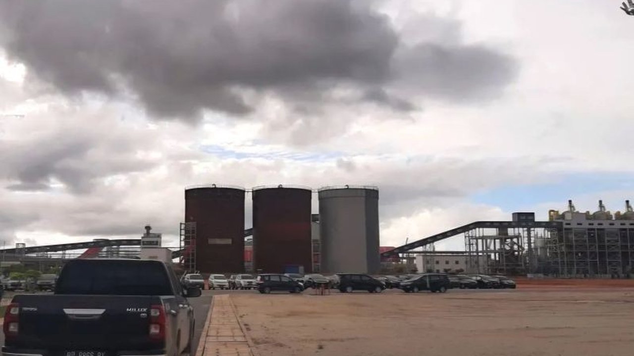 Disnakertrans Kepri berhasil mencetak angka penyerapan alumni BLK hingga 90,59 persen di tahun 2024, berkat inovasi pelatihan dan kolaborasi dengan industri.