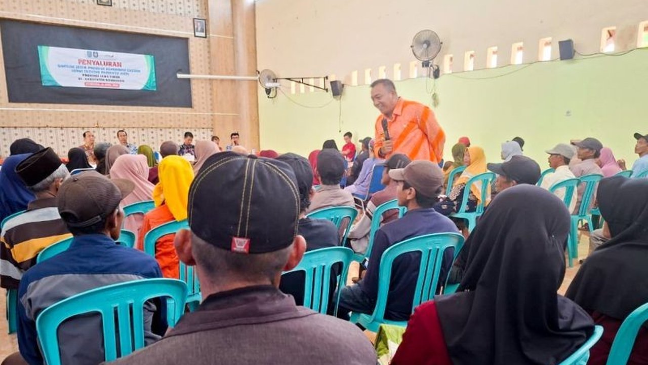 Pemerintah Kabupaten Situbondo mengalokasikan Rp813 juta untuk membantu 542 pelaku usaha mikro melalui program bantuan sosial usaha ekonomi produktif dalam upaya penanggulangan kemiskinan ekstrem.