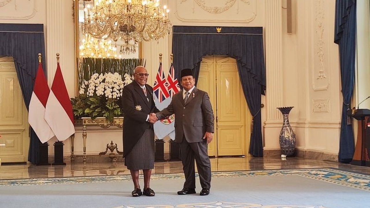 Perdana Menteri Fiji, Sitiveni Rabuka, melakukan kunjungan resmi ke Istana Merdeka dan bertemu Presiden Prabowo Subianto untuk memperkuat hubungan bilateral kedua negara.
