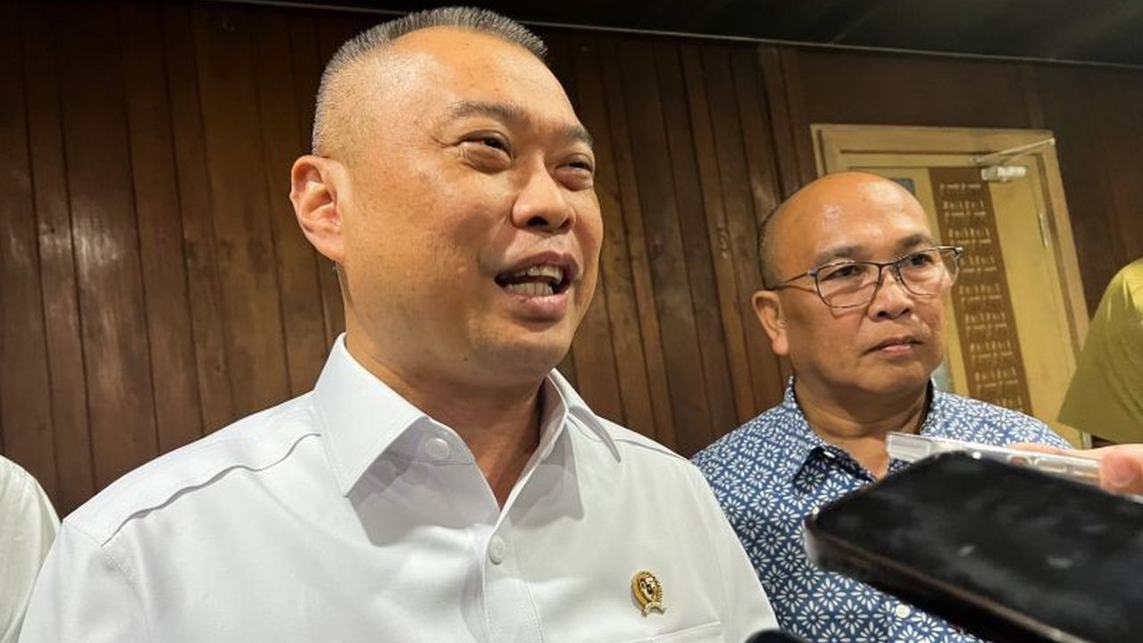 Menteri Perhubungan mendukung rencana reaktivasi jalur kereta di Jawa Barat, khususnya rute Bandung-Pangandaran, untuk meningkatkan perekonomian dan sektor pariwisata daerah.