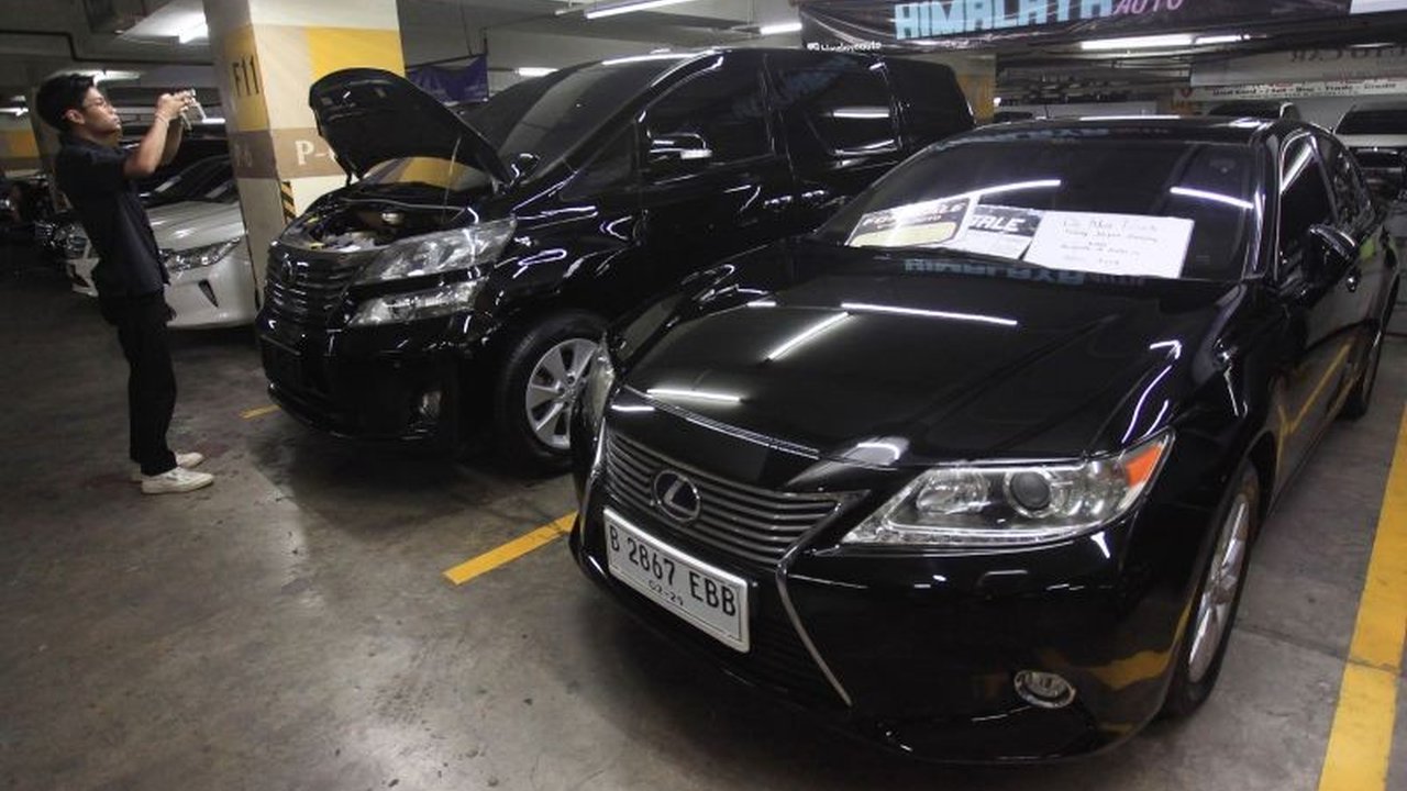 Ancaman pelemahan nilai tukar rupiah terhadap dolar AS menghantui industri otomotif Indonesia, memaksa agen pemegang merek untuk mengantisipasi lonjakan biaya produksi dan mencari strategi mitigasi.