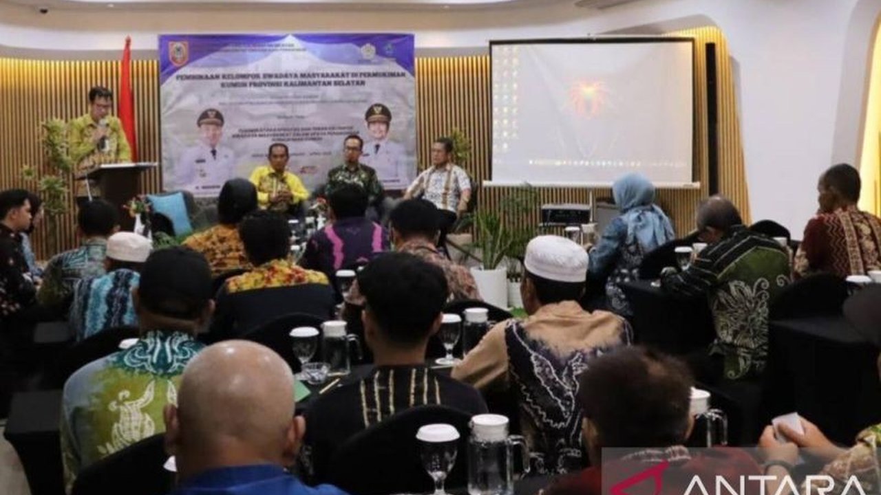 Dinas Perumahan Rakyat dan Permukiman Kalsel membina Kelompok Swadaya Masyarakat (KSM) guna meningkatkan kapasitas dalam mengatasi permasalahan permukiman kumuh di Kalimantan Selatan, sebagai upaya membangun hunian layak dan mewujudkan Indonesia Emas 2045