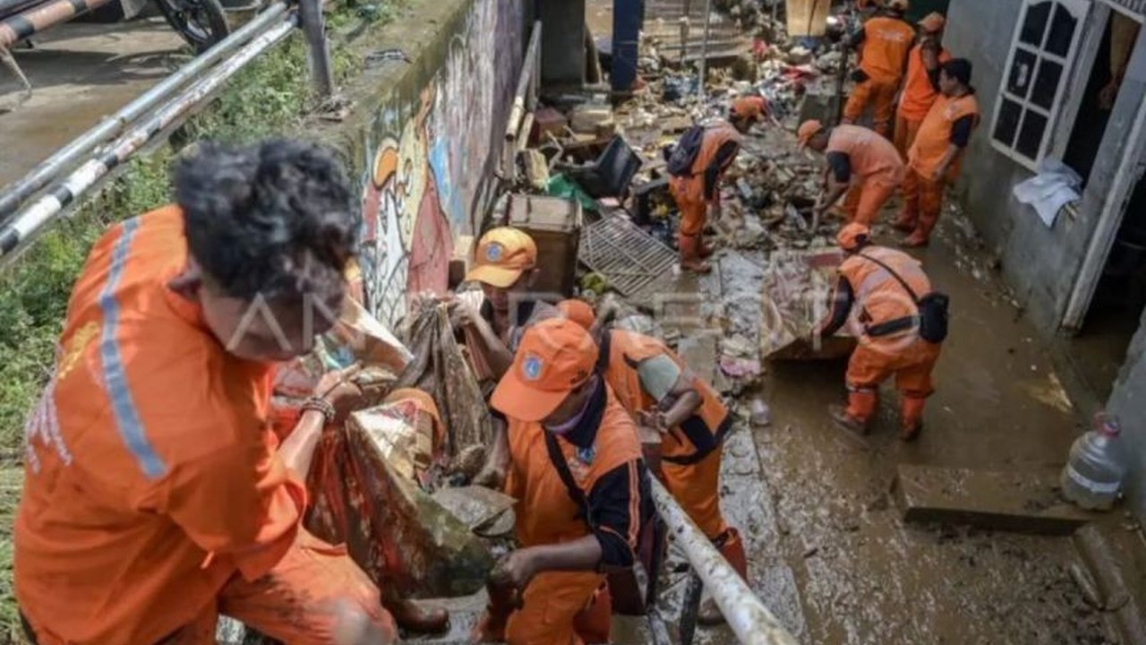 Pemerintah Jakarta Timur membangun 12 saluran air baru untuk mencegah genangan dan banjir di berbagai wilayah, menjawab usulan warga melalui Musrenbang.