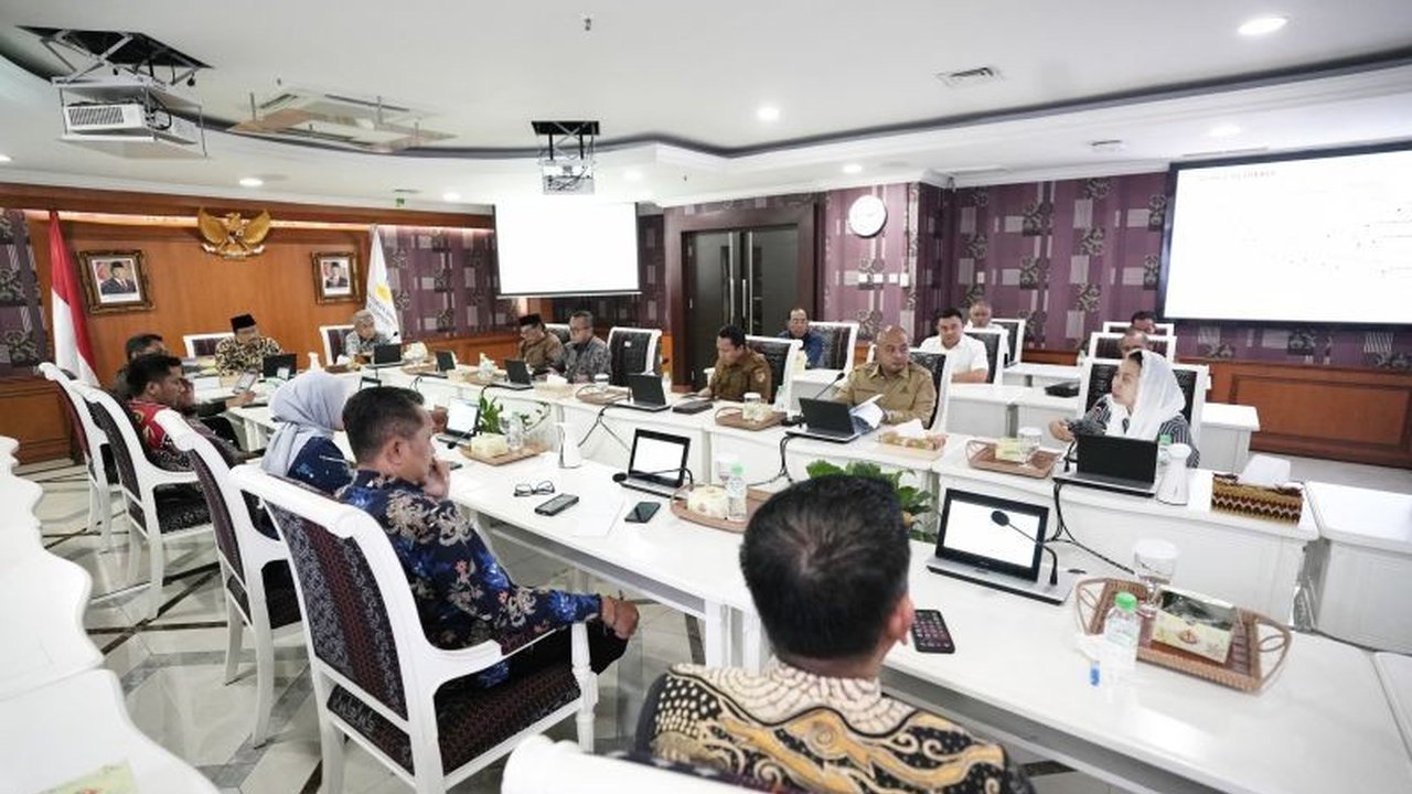 Pemerintah Kota Palu berkomitmen penuh untuk menjalankan program Sekolah Rakyat, sebuah program prioritas nasional yang bertujuan untuk meningkatkan akses pendidikan bagi masyarakat miskin dan memutus rantai kemiskinan antar generasi.