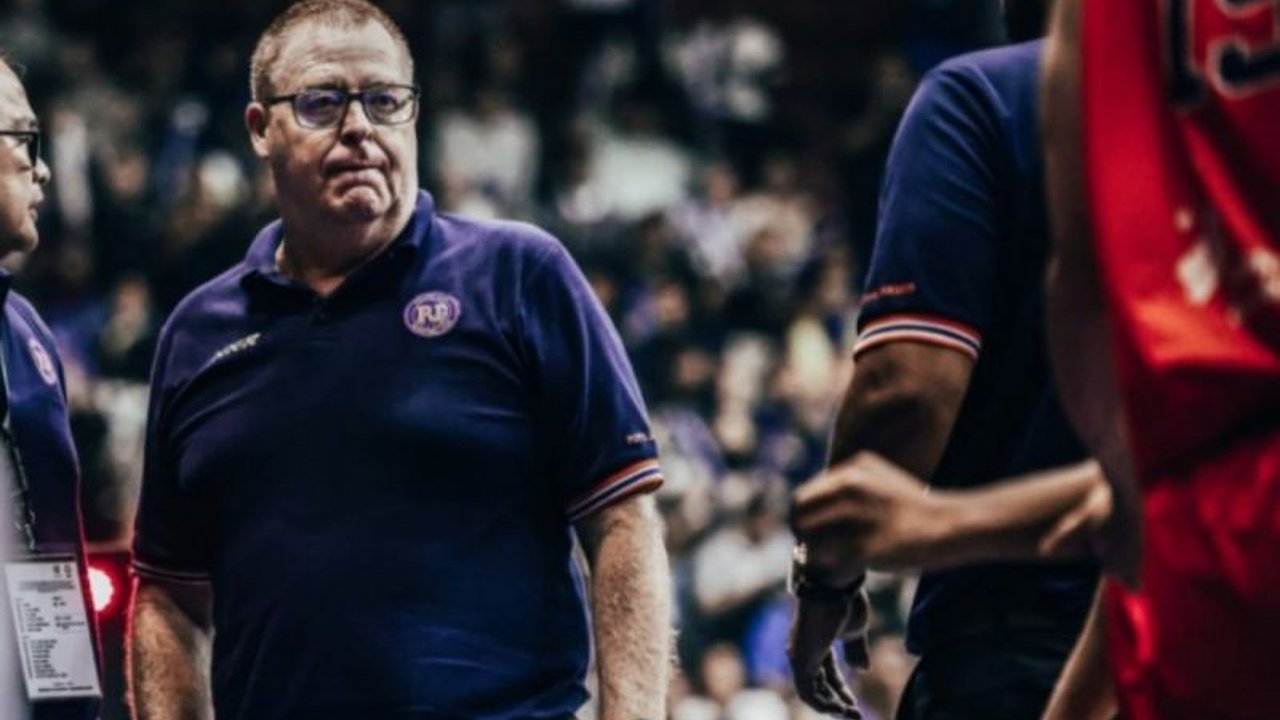 Pelita Jaya Jakarta memutuskan untuk tidak memperpanjang kontrak Rob Beveridge sebagai Technical Director,  fokus pada target juara IBL 2025 dan BCL Asia,  Beveridge kini akan fokus membina Timnas Basket Junior.