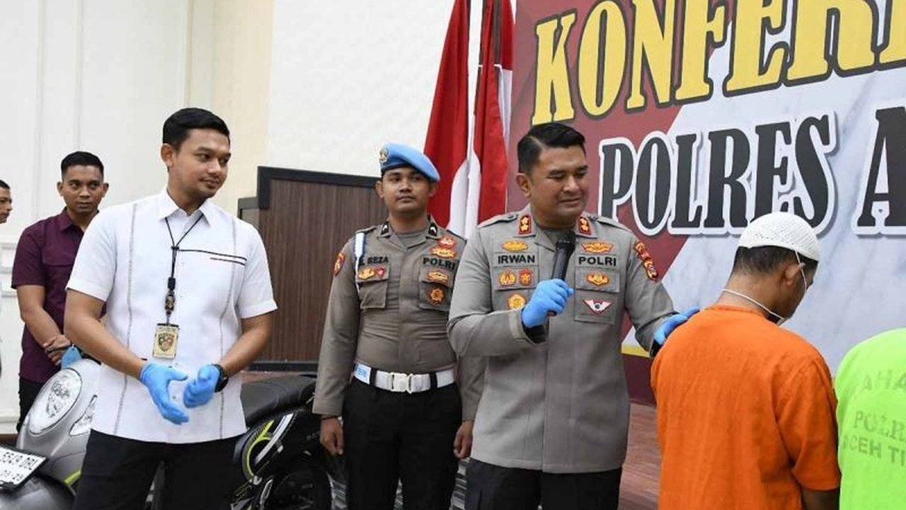 Pelatih karate di Aceh Timur berinisial IL (30) ditangkap karena diduga melakukan pencabulan terhadap dua anak didiknya yang masih di bawah umur, kasus ini terungkap setelah istri pelaku menuduh salah satu korban berselingkuh.