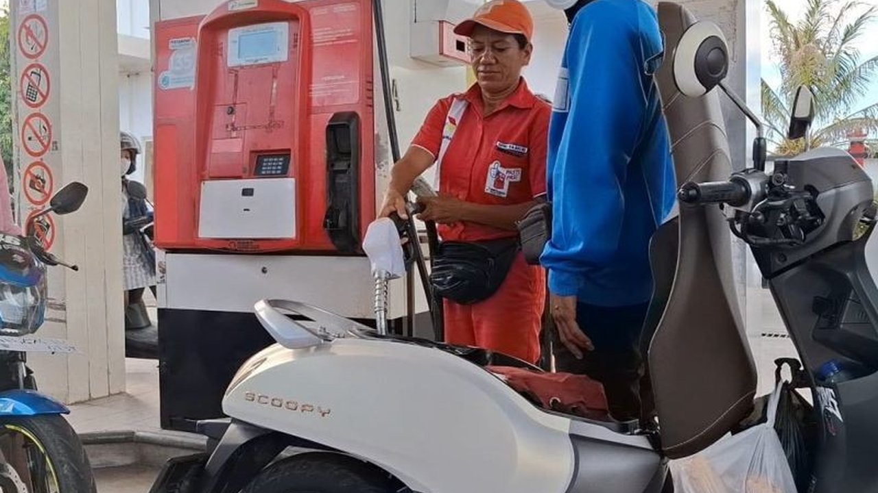 Lonjakan konsumsi Gasoline di NTT selama Idul Fitri mencapai 1.032 kiloliter per hari, sementara konsumsi Gasoil justru menurun, ungkap Pertamina Patra Niaga Jatimbalinus.