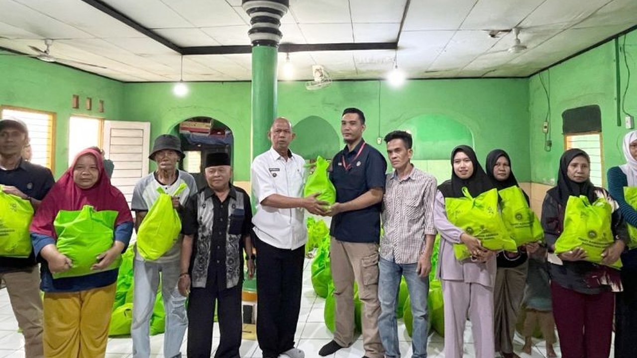 SMBR dan Baznas Salurkan 400 Paket Sembako untuk Korban Banjir Bandarlampung