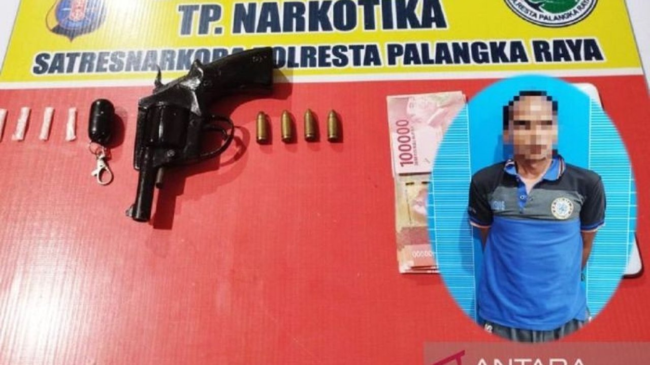 Polresta Palangka Raya mengamankan seorang pria, MO (42), karena kepemilikan narkoba jenis sabu dan senjata api rakitan di kediamannya di Jalan Marang, Palangka Raya.