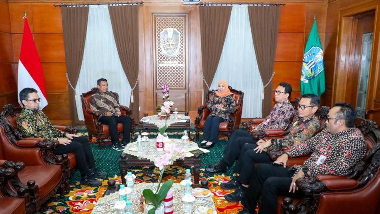 Gubernur Khofifah Indar Parawansa menyebut Jawa Timur sebagai pionir inovasi produktivitas tebu, menyumbang lebih dari separuh produksi gula nasional dan berperan penting dalam ketahanan pangan Indonesia.