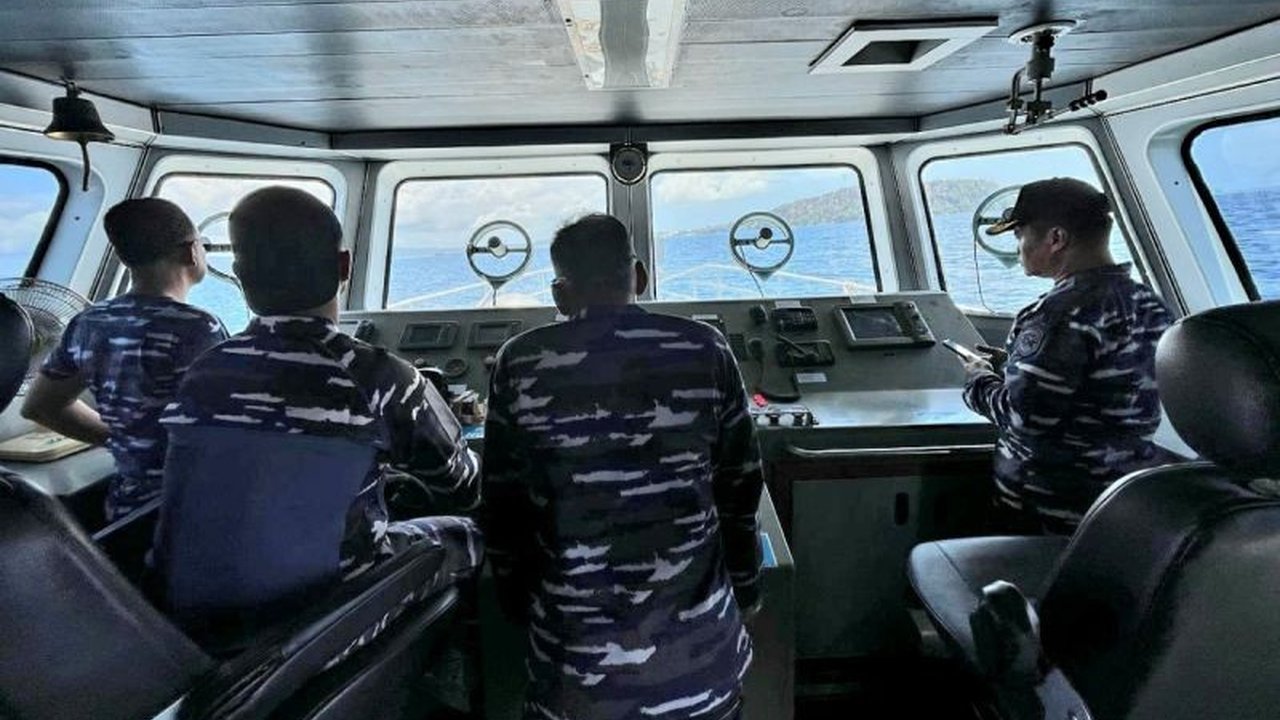 Lanal Ranai melakukan operasi patroli keamanan laut terpadu di Laut Natuna Utara untuk mencegah masuknya kapal asing ilegal ke wilayah perairan Indonesia.