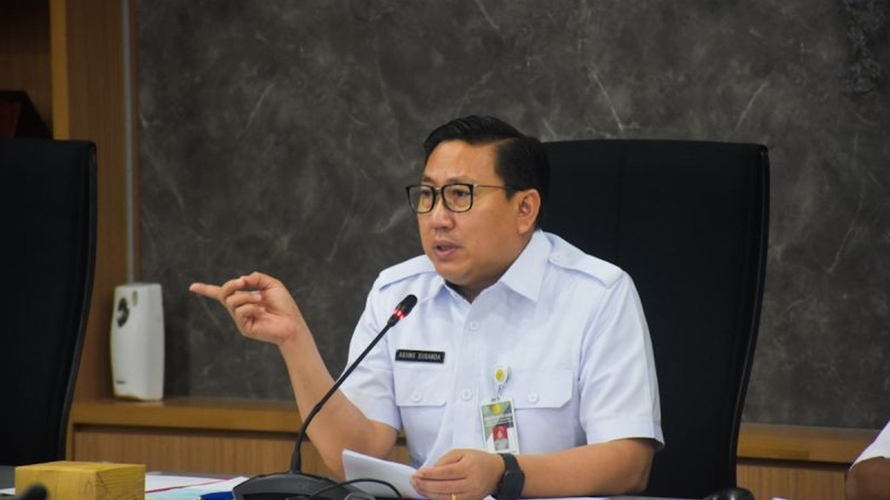 Kementerian Pertanian mengatur ulang distribusi sapi dari NTB ke Jawa untuk memastikan pasokan hewan kurban jelang Idul Adha tetap aman dan terkendali, dengan menerapkan jalur alternatif laut-darat.