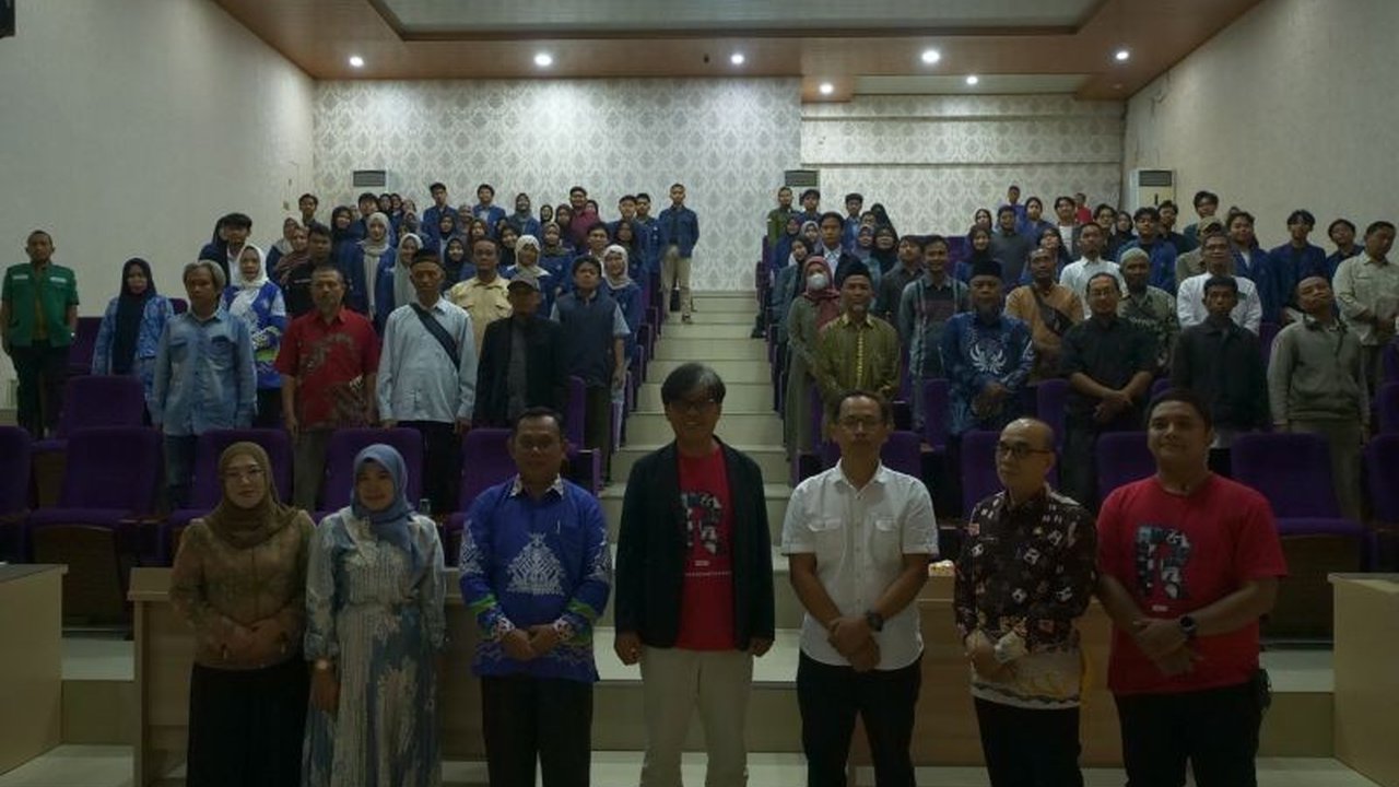 Kesbangpol Lampung ungkap pencegahan radikalisme dan ekstremisme bisa dilakukan melalui pemutaran film serta buku positif yang menanamkan nilai kebangsaan.