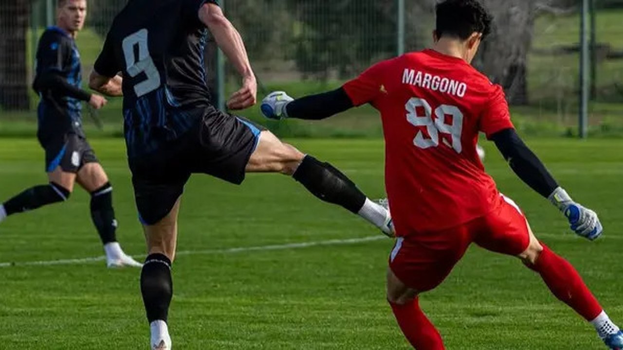 Cyrus Margono bermain untuk KF Dukagjini di musim 2024/2025. (Instagram/cmargono).