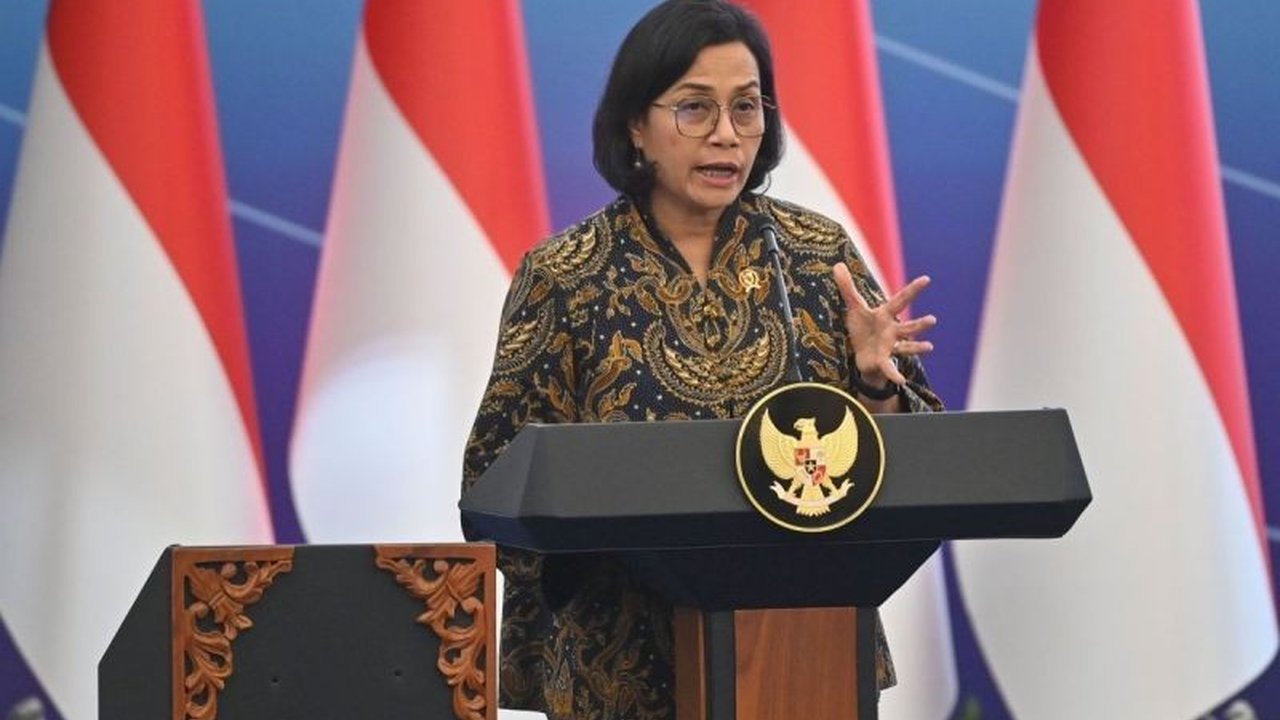 Menteri Keuangan Sri Mulyani Indrawati menyatakan pasar Surat Berharga Negara (SBN) tetap menarik investor asing meskipun terdapat tekanan ekonomi global, ditandai dengan penurunan *yield* obligasi dan peningkatan kepemilikan asing.