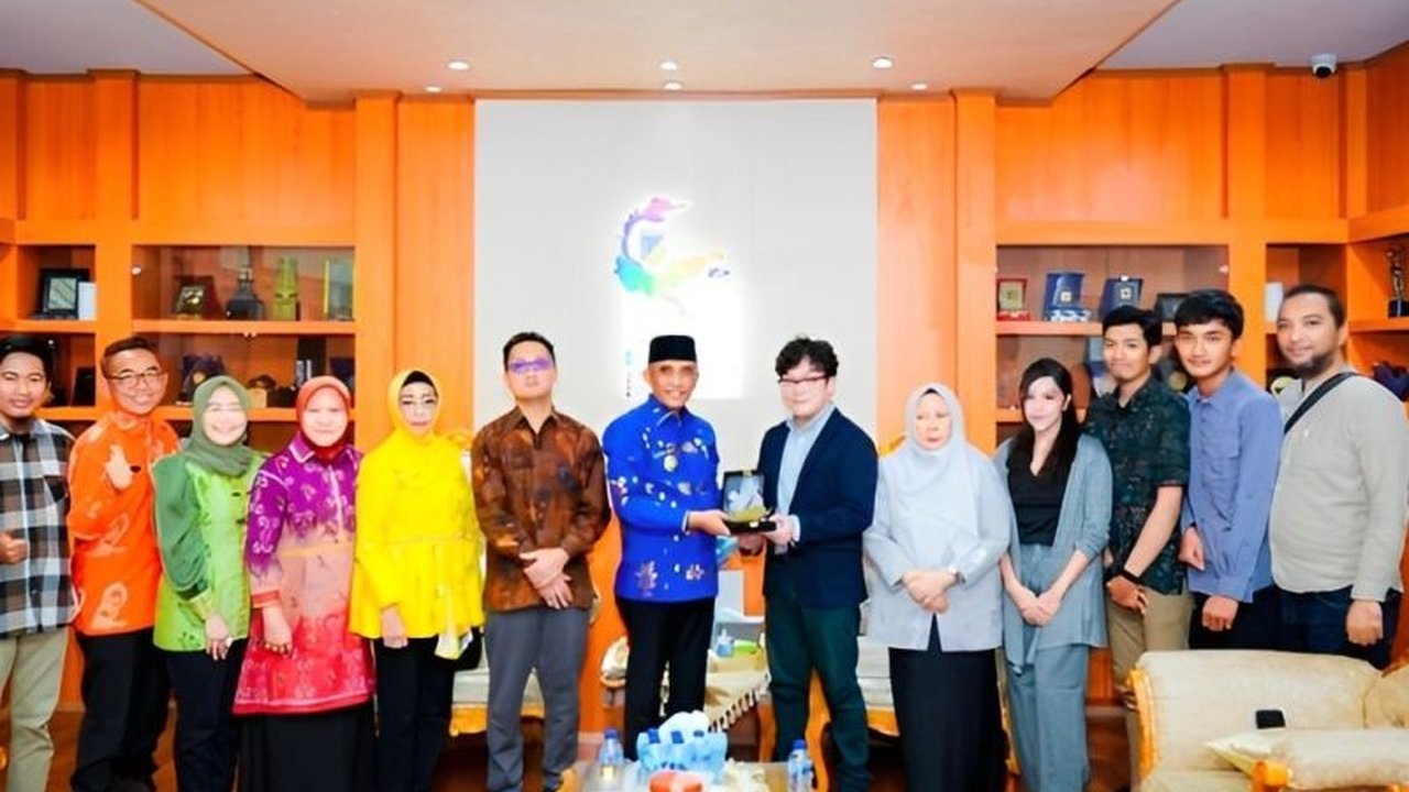 Pemerintah Provinsi Sulawesi Tengah berkolaborasi dengan berbagai pihak, termasuk investor Jepang dan UGM, untuk menghidupkan kembali kejayaan kakao daerah melalui investasi dan pelatihan berbasis industri.