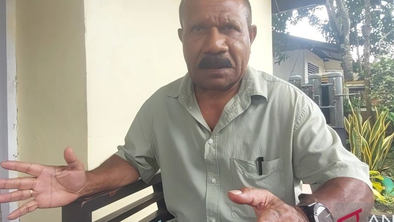 Tokoh agama Katolik Gabriel Asem menyebut Paus Fransiskus sebagai teladan moral dunia, khususnya bagi umat Katolik di Papua Barat Daya, karena ajarannya tentang kesederhanaan, perdamaian, dan cinta kasih bagi kaum miskin.