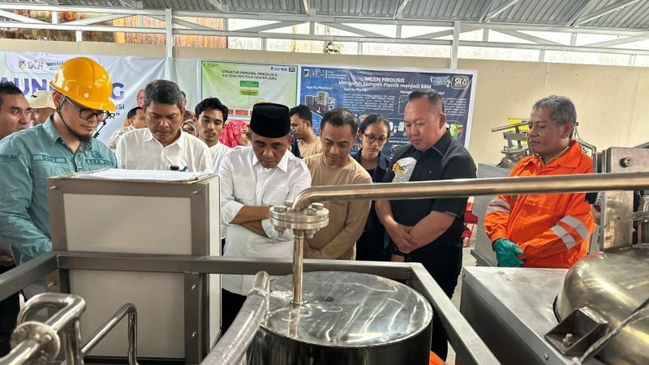 Gubernur Sulawesi Tengah meluncurkan pusat daur ulang sampah yang mampu mengubah sampah plastik menjadi energi, sebagai upaya inovatif dalam pengelolaan lingkungan dan peningkatan ekonomi masyarakat.