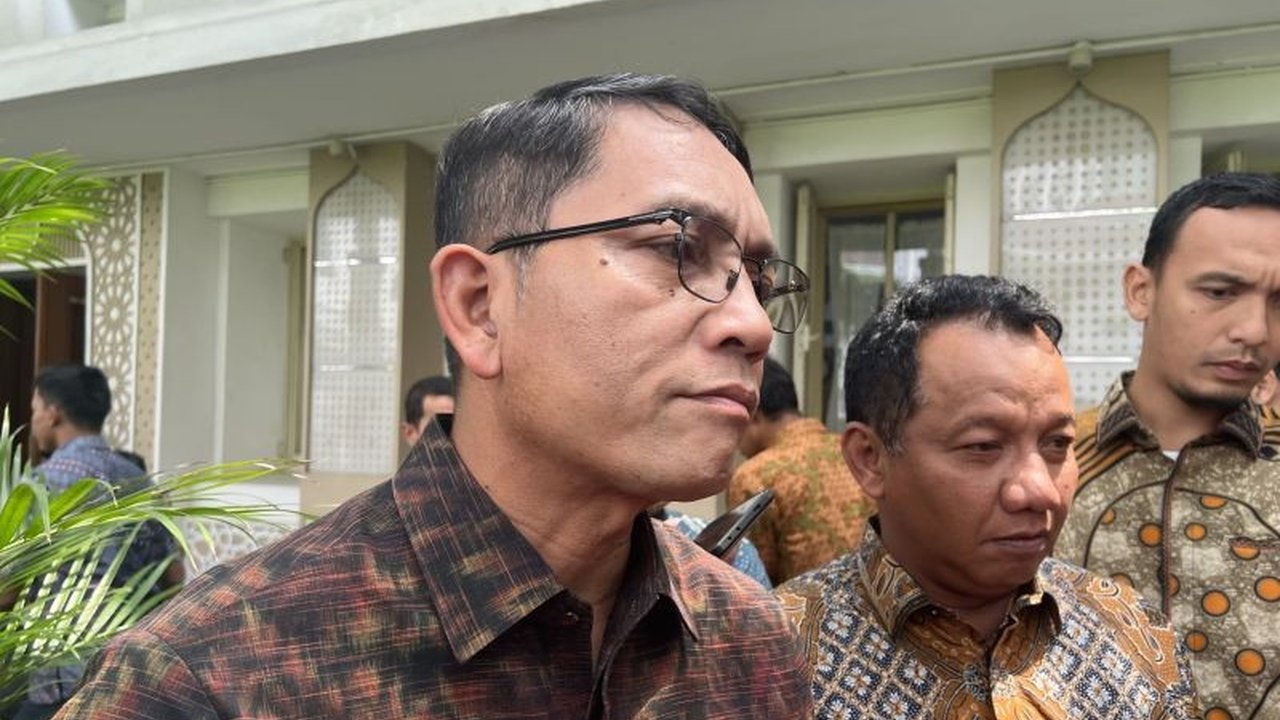 Kementerian ESDM mewawancarai lima kandidat internal untuk posisi Dirjen Migas yang lowong sejak Achmad Muchtasyar dinonaktifkan,  dengan fokus pada realisasi target Menteri ESDM dan Presiden.