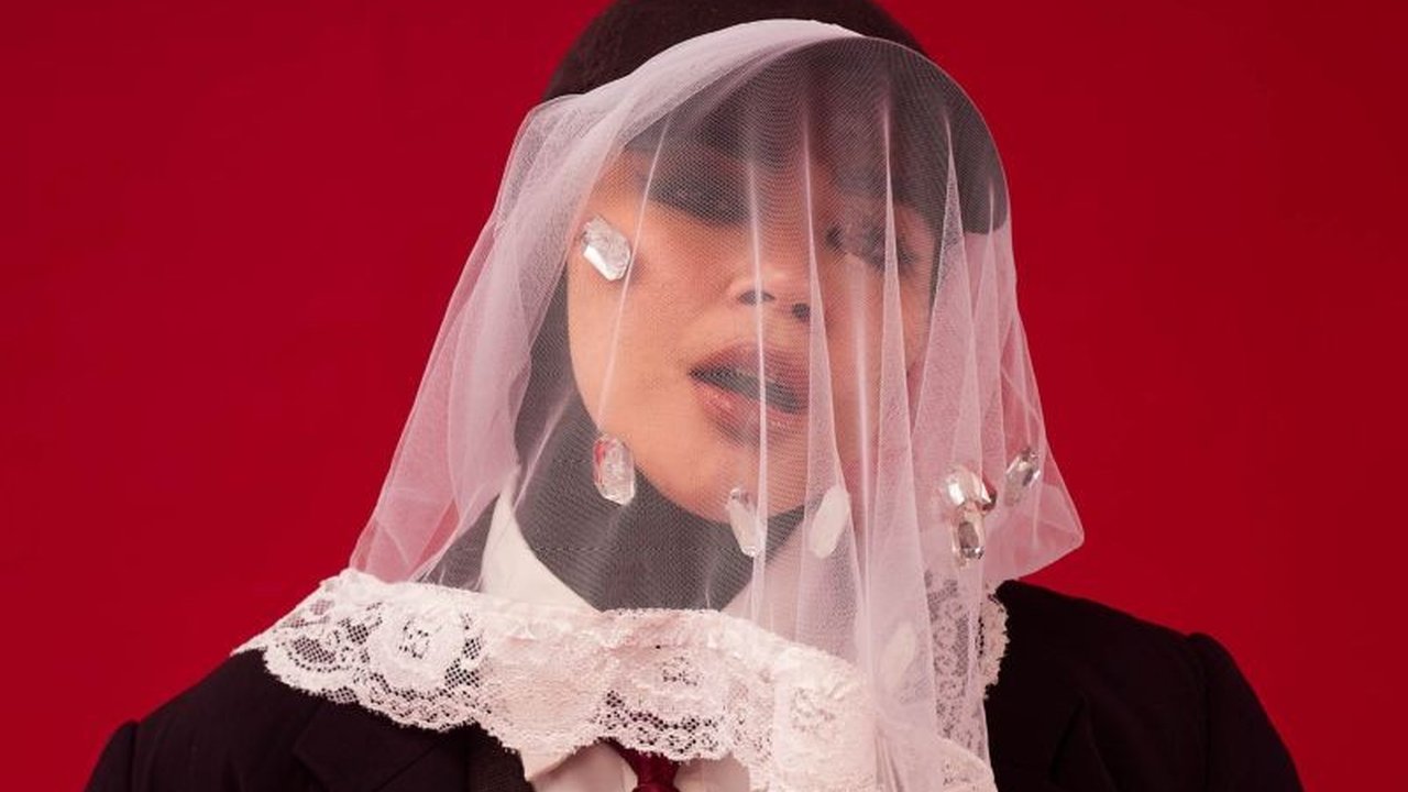 Setelah tiga tahun vakum, solois SIVIA kembali dengan single terbaru 