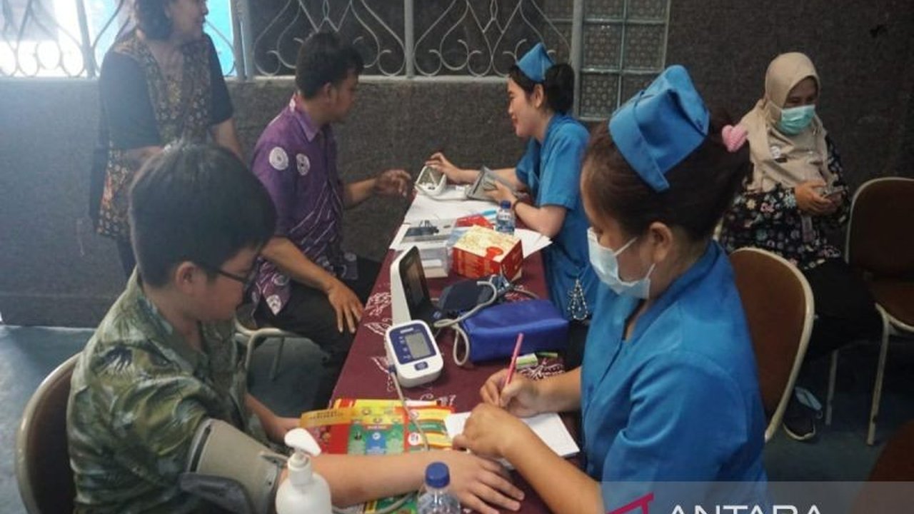 Pemerintah Kota Pekalongan gencar melakukan skrining TB pada siswa dan guru untuk mencapai target eliminasi penyakit tersebut pada tahun 2030.