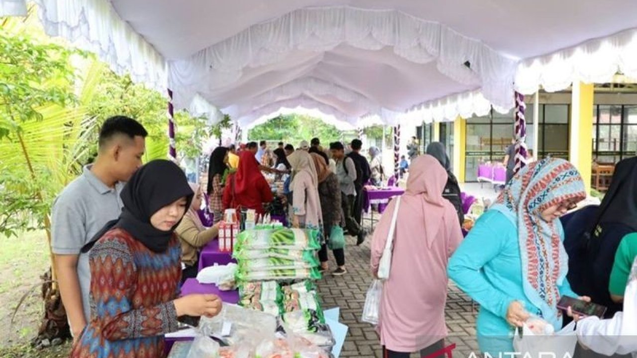 Pemerintah Provinsi Kalimantan Selatan luncurkan Gerakan Pangan Murah (GPM) untuk meningkatkan daya beli masyarakat dengan menyediakan sembako murah dan diskon menarik.