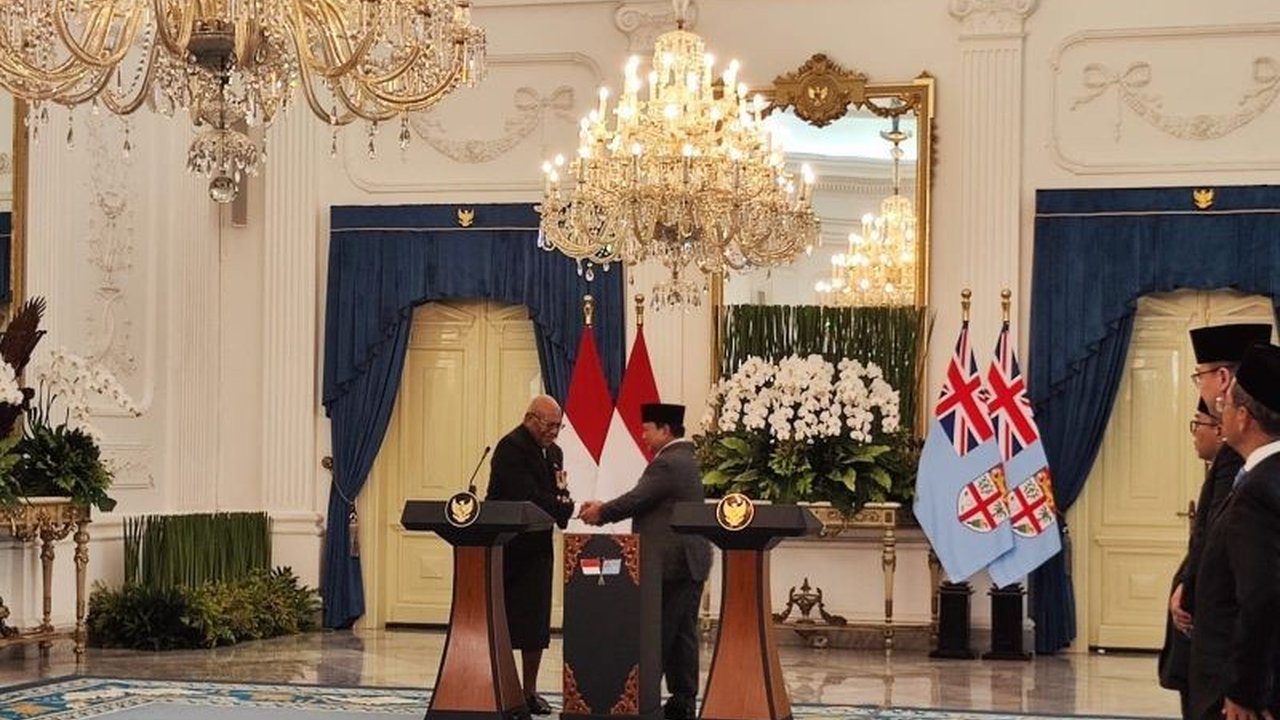 Perdana Menteri Fiji, Sitiveni Rabuka, menyampaikan terima kasih atas hibah Rp101,2 miliar dari Indonesia yang membantu meringankan beban utang negaranya dan memperkuat hubungan diplomatik kedua negara.