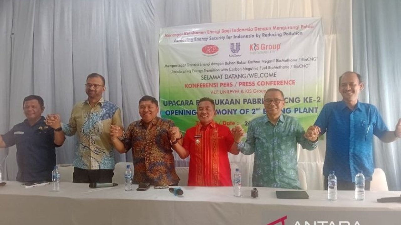Pembangunan pabrik bio-CNG di Labuhanbatu Selatan, Sumatera Utara, menandai langkah signifikan dalam pengembangan ekonomi hijau Indonesia, menciptakan lapangan kerja dan mengurangi emisi karbon.