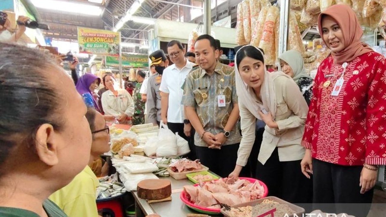 Pemerintah Kota Surakarta menyatakan belum membahas usulan pembentukan Daerah Istimewa Surakarta (DIS) meskipun wacana tersebut telah beredar.