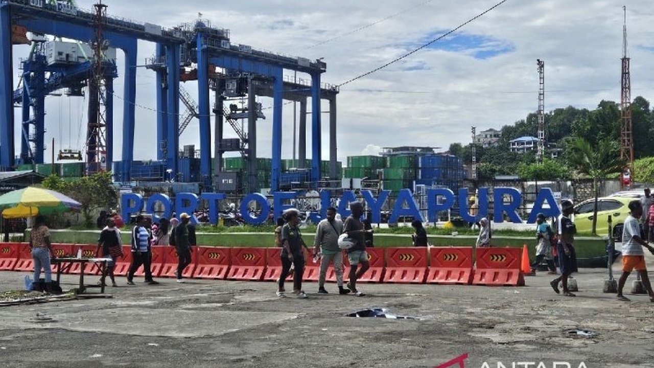 Aktivitas bongkar muat di Pelabuhan Jayapura capai 19.568 TEUs pada triwulan pertama 2025, Pelindo optimistis raih target 91 ribu TEUs di tahun 2025 meski terdampak tahun politik.