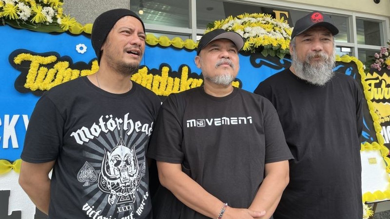 Personel band NTRL mengenang mendiang Ricky Siahaan, gitaris Seringai, sebagai sosok yang rendah hati dan inspiratif, meninggalkan kesan mendalam lewat kebaikan dan karya-karyanya.