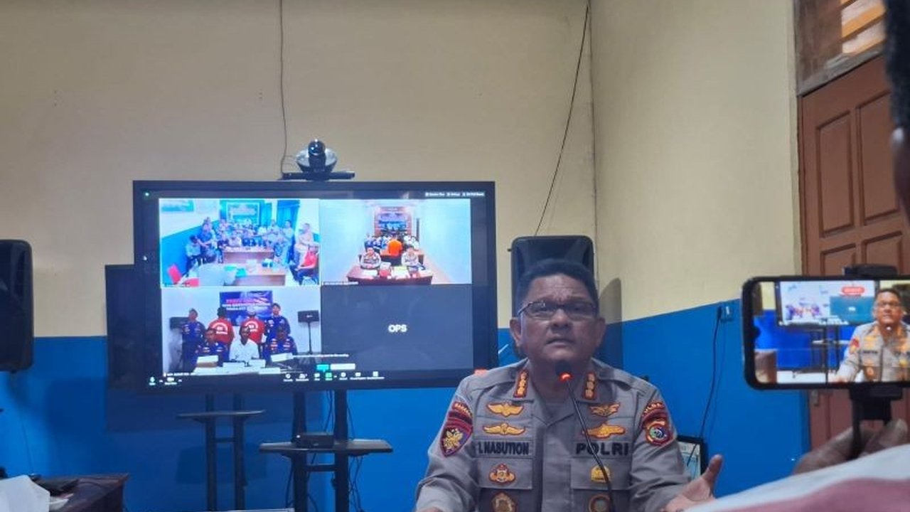 Polda NTT membentuk Bhabinkamtibmas perairan untuk mengedukasi masyarakat pesisir tentang bahaya bom ikan dan meningkatkan keselamatan di laut, serta melibatkan nelayan sebagai sumber informasi.