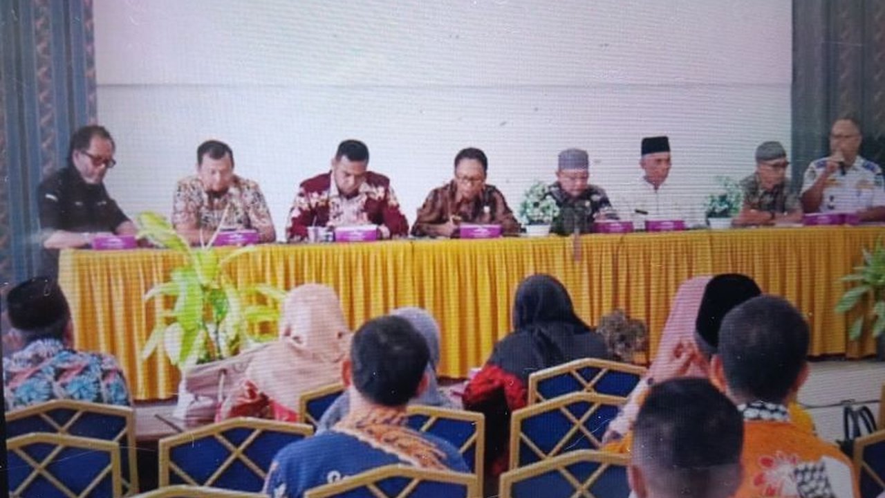 Pemerintah Kota Padang Panjang akan meluncurkan program transportasi gratis bagi pelajar SLTP dan SLTA mulai 2 Mei 2025, untuk meringankan beban orang tua dan meningkatkan akses pendidikan.