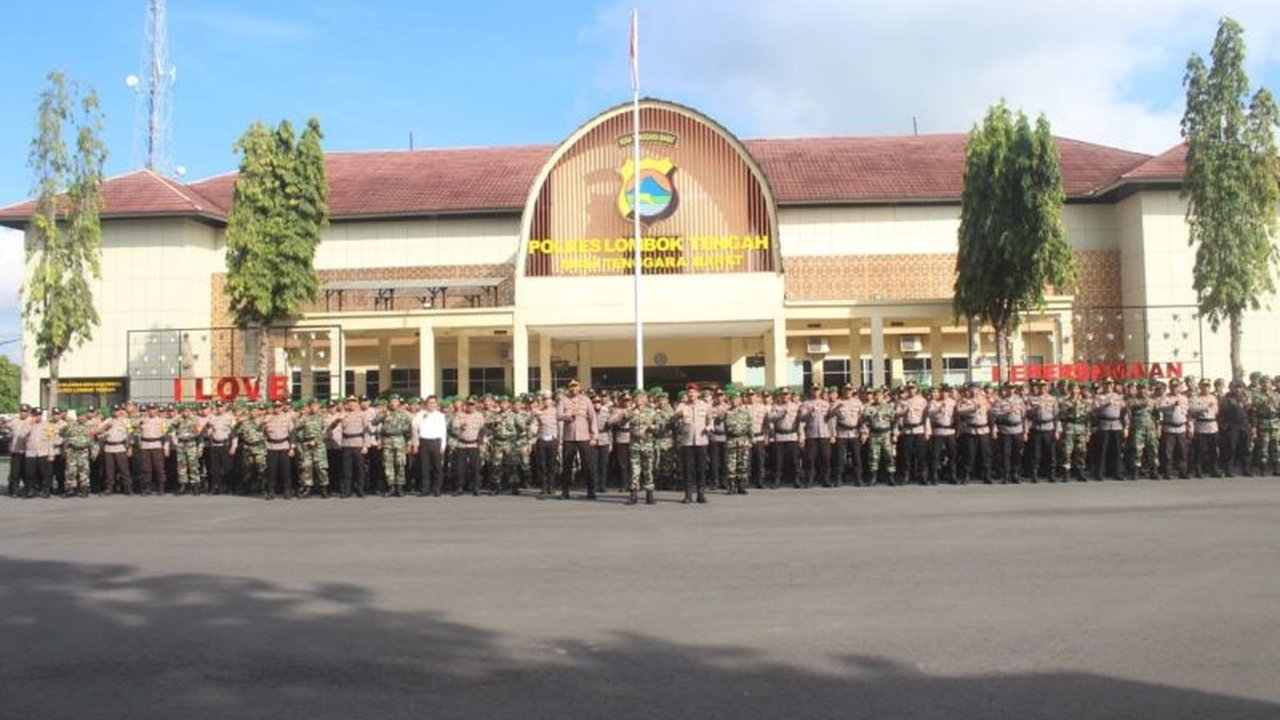 TNI dan Polri di Lombok Tengah menggelar apel bersama untuk memperkuat sinergisme dalam menjaga keamanan dan ketertiban daerah, terutama menjelang agenda nasional.
